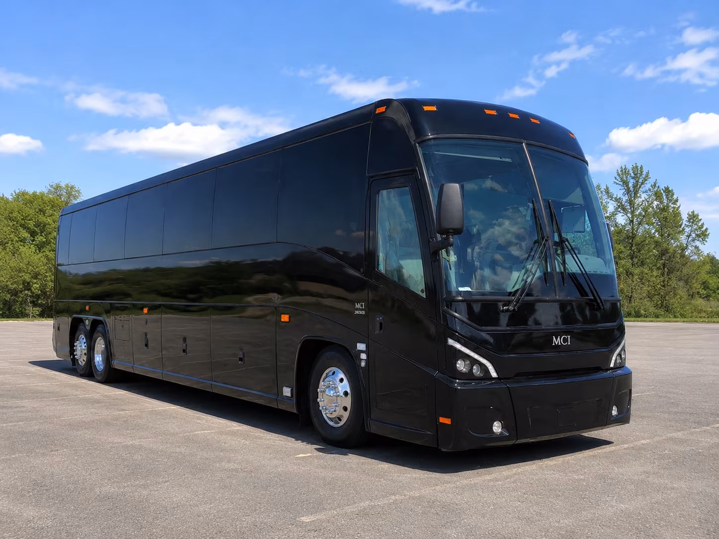 shuttle your wedding guests between turlock hotels and your venue stress free